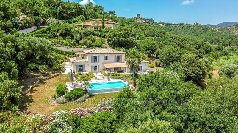 Villa - 261 m² - 6 pièces