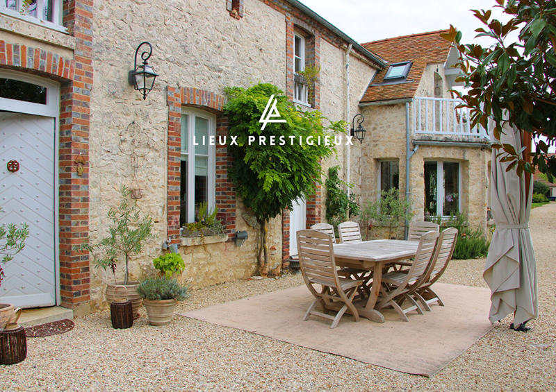 Demeure - 255 m² - 10 pièces