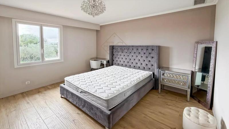 Villa - 220 m² - 5 pièces