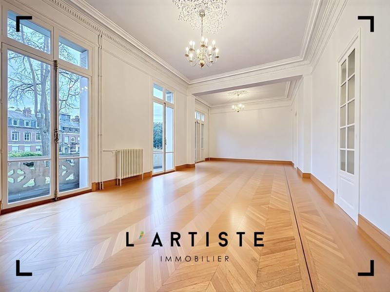 Château - 590 m² - 16 pièces