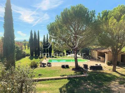 Propriété - 275 m² - 8 pièces