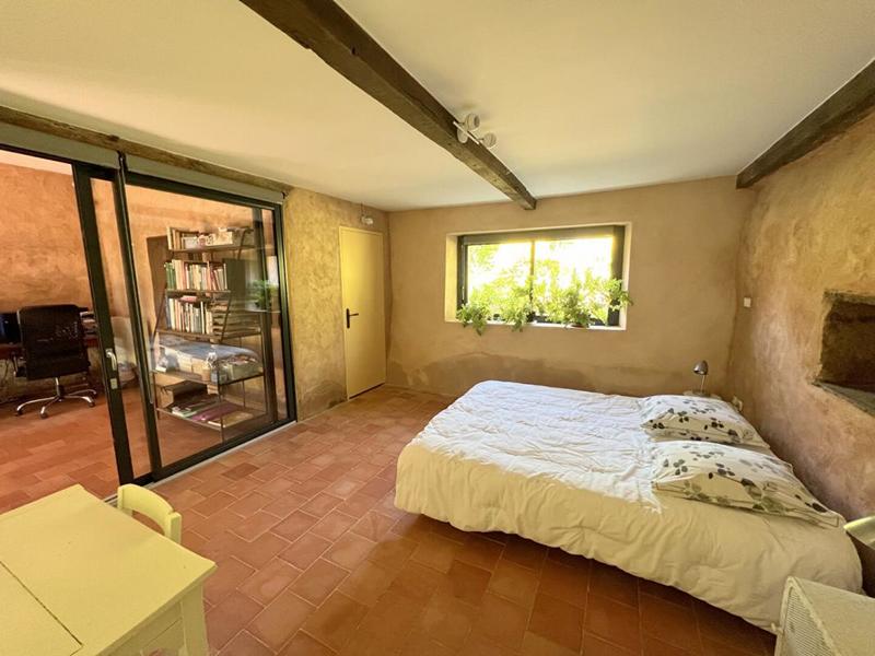 Maison - 225 m² - 9 pièces