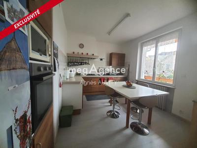 Maison traditionnelle - 132 m² - 8 pièces