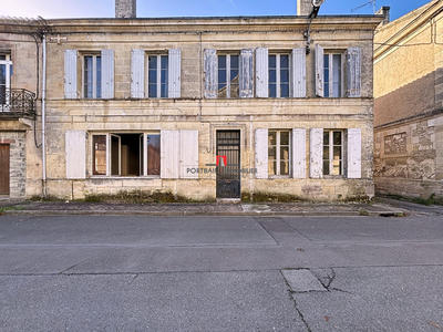 Maison - 240 m² - 8 pièces