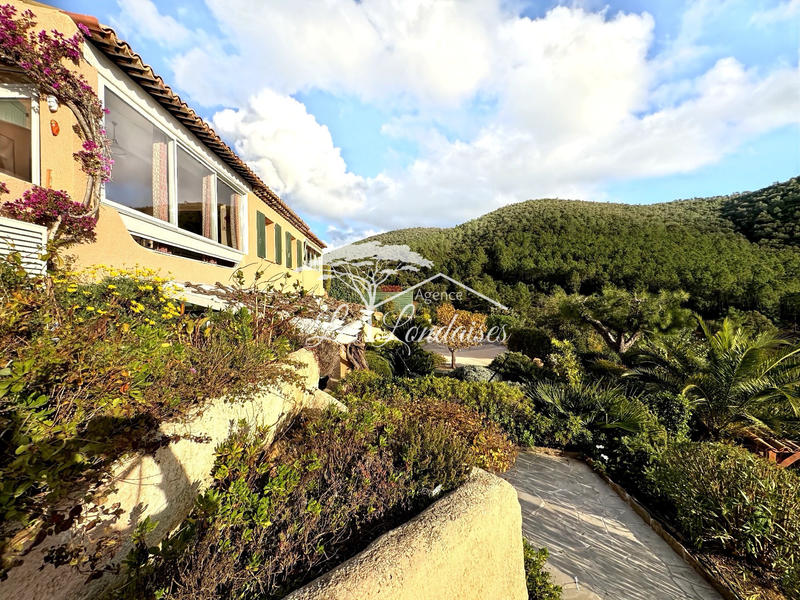 Maison - 229 m² - 11 pièces