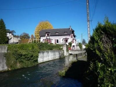 Maison - 270 m² - 12 pièces