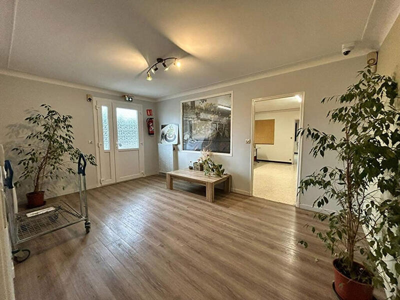 Local commercial - 2 450 m²