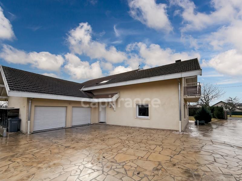 Maison - 179 m² - 8 pièces