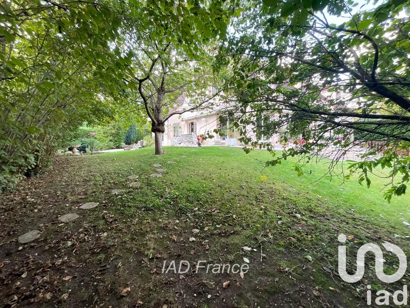 Maison - 232 m² - 9 pièces