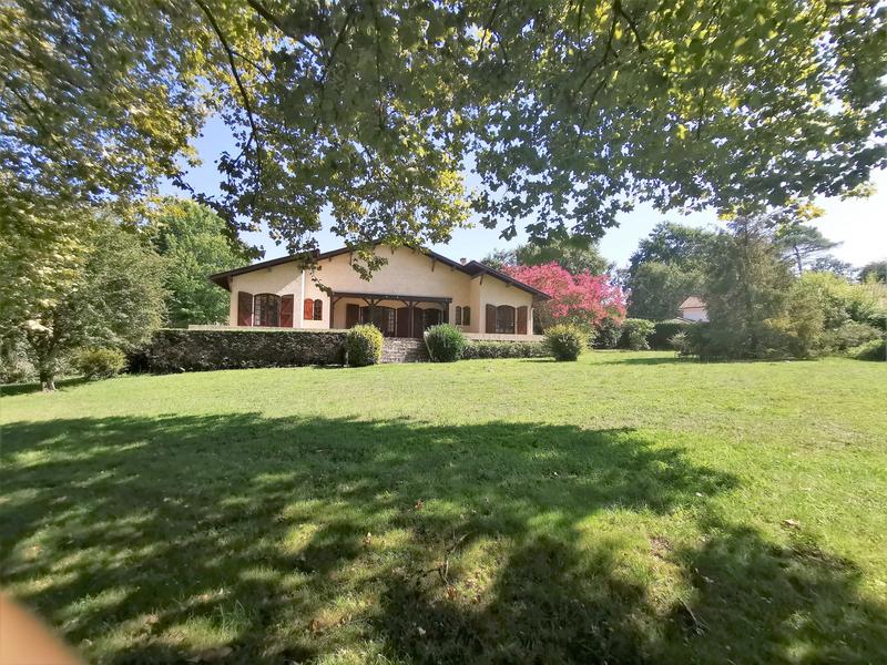 Maison - 263 m² - 7 pièces