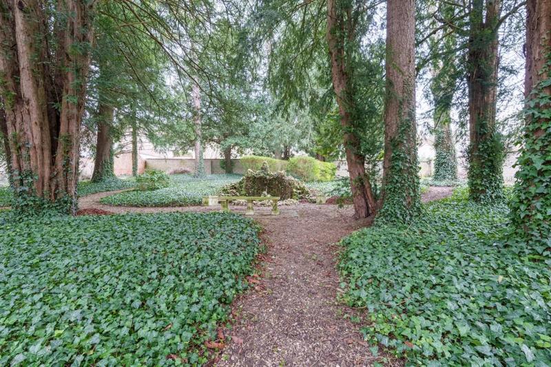 Maison - 240 m² - 10 pièces