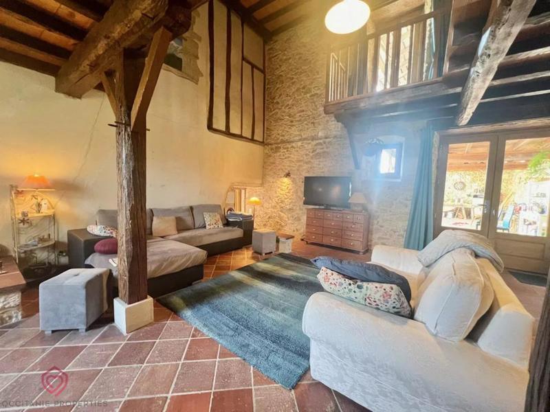 Propriété - 254 m² - 7 pièces