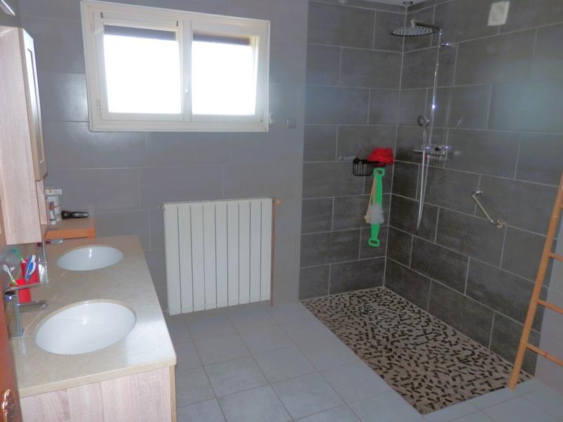 Maison - 202 m² - 8 pièces