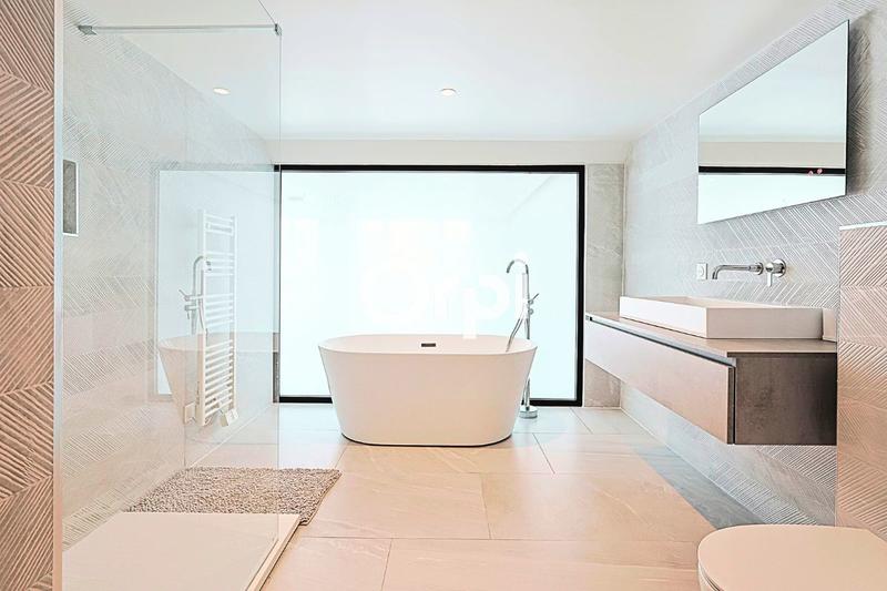 Loft - 134 m² - 4 pièces