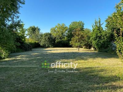 Terrain constructible - 1 058 m²