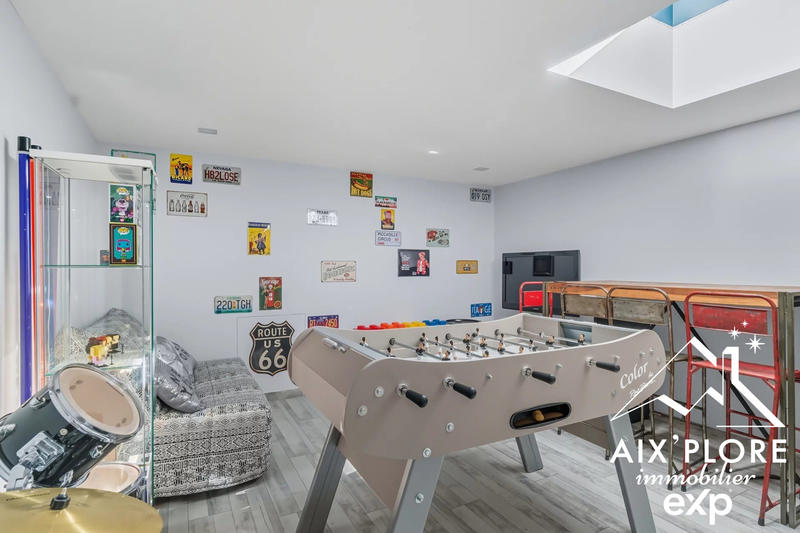 Maison - 230 m² - 6 pièces