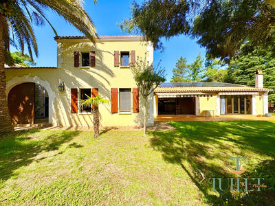 Villa - 256 m² - 9 pièces