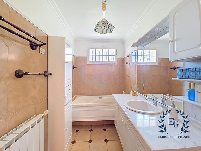 Maison - 159 m² - 6 pièces