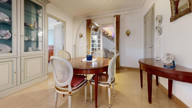 Maison - 320 m² - 8 pièces