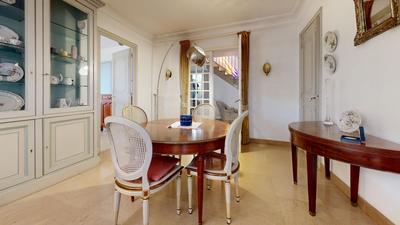 Maison - 320 m² - 8 pièces