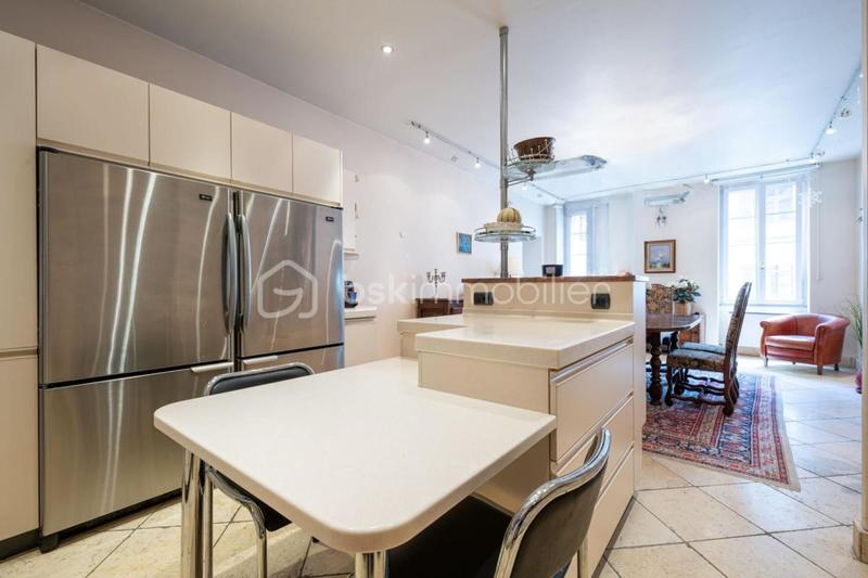 Appartement - 211 m² - 5 pièces