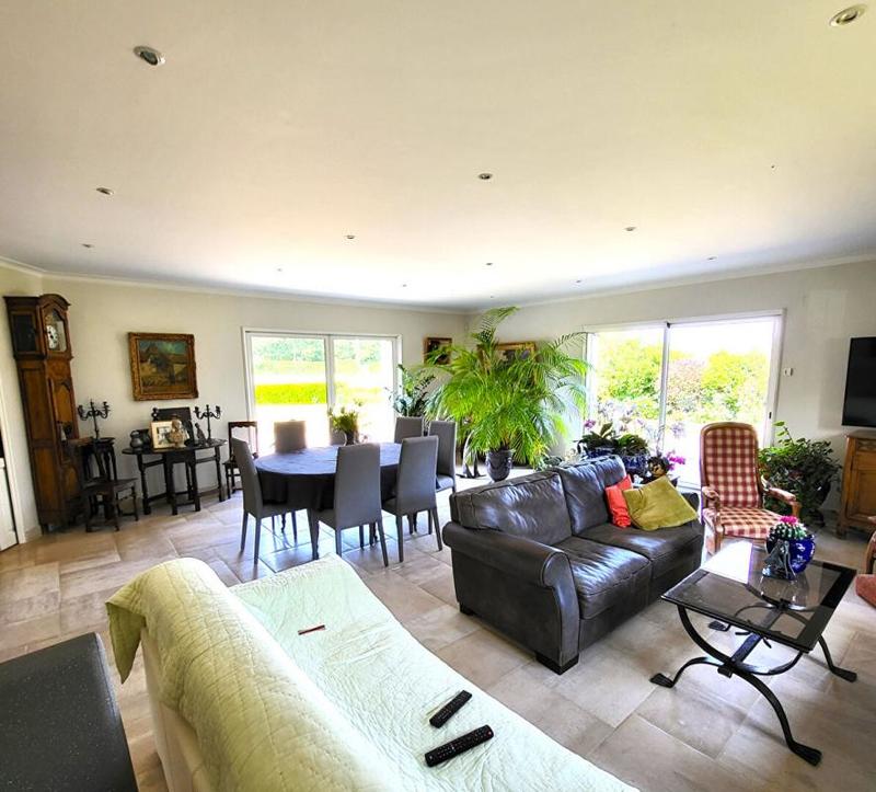 Maison - 340 m² - 15 pièces