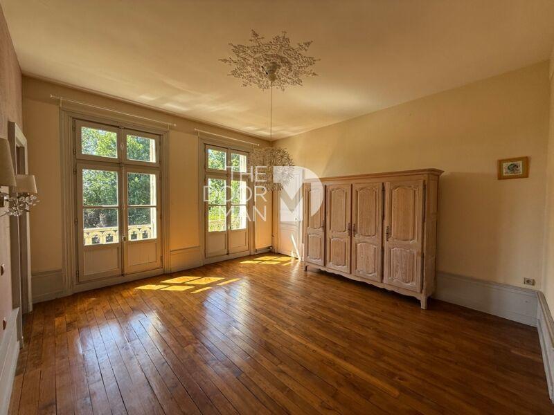 Appartement - 196 m² - 7 pièces