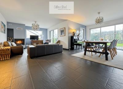 Maison - 177 m² - 9 pièces