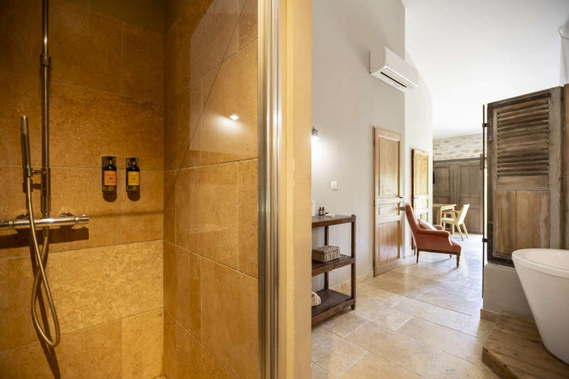 Propriété - 590 m² - 20 pièces