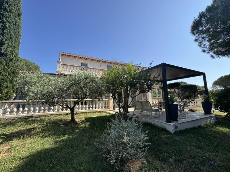 Villa - 160 m² - 10 pièces