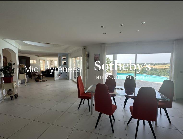 Maison - 350 m² - 9 pièces