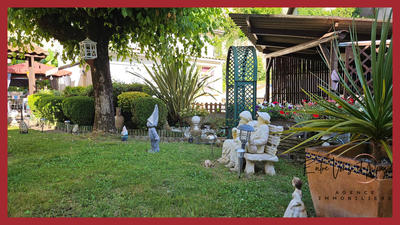 Maison - 313 m² - 13 pièces