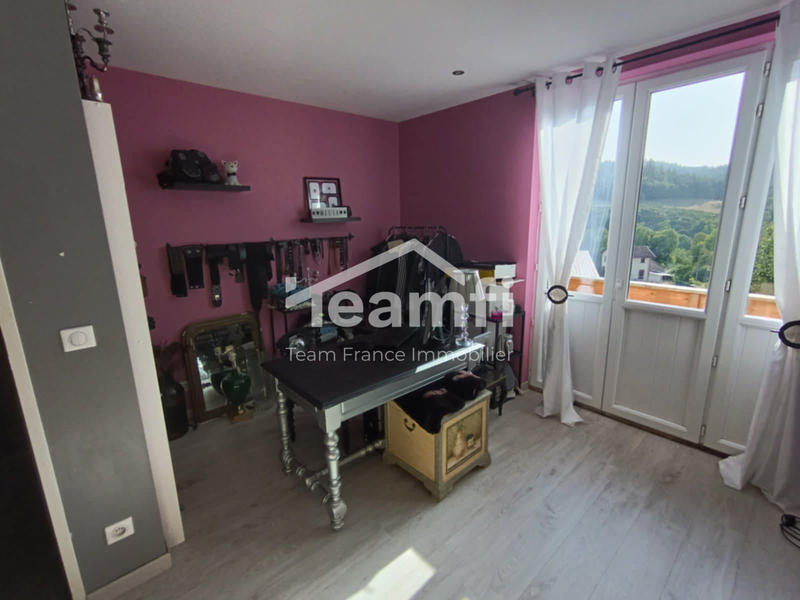 Maison - 240 m² - 8 pièces