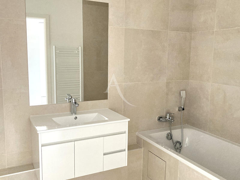 Appartement - 96 m² - 5 pièces