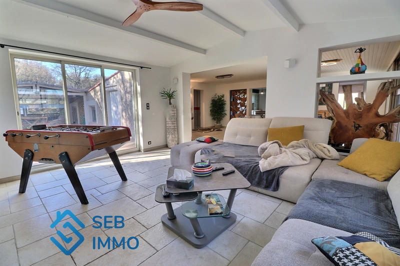 Maison - 196 m² - 8 pièces