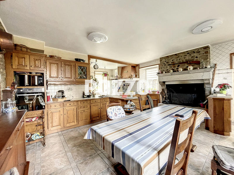 Maison - 220 m² - 8 pièces