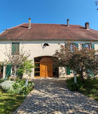 Maison - 241 m² - 8 pièces