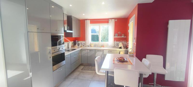 Maison - 218 m² - 7 pièces