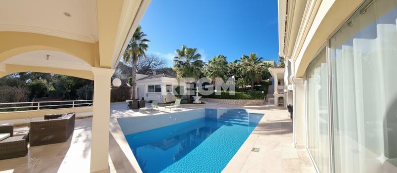 Maison - 400 m² - 12 pièces