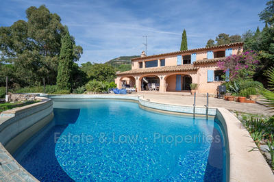 Maison - 220 m² - 7 pièces