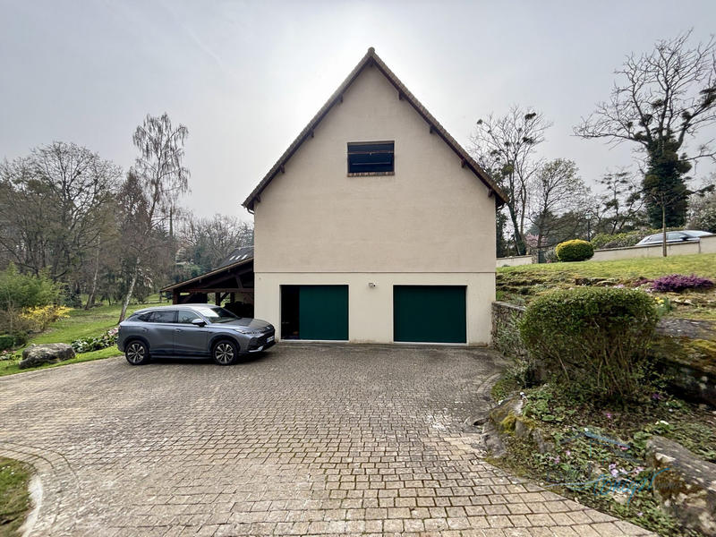 Maison - 252 m² - 8 pièces