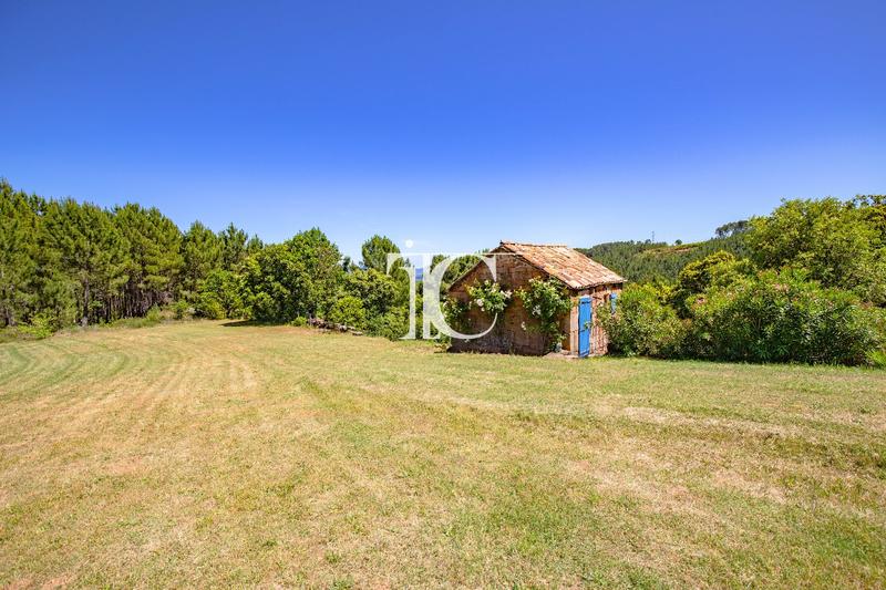 Maison - 301 m² - 8 pièces