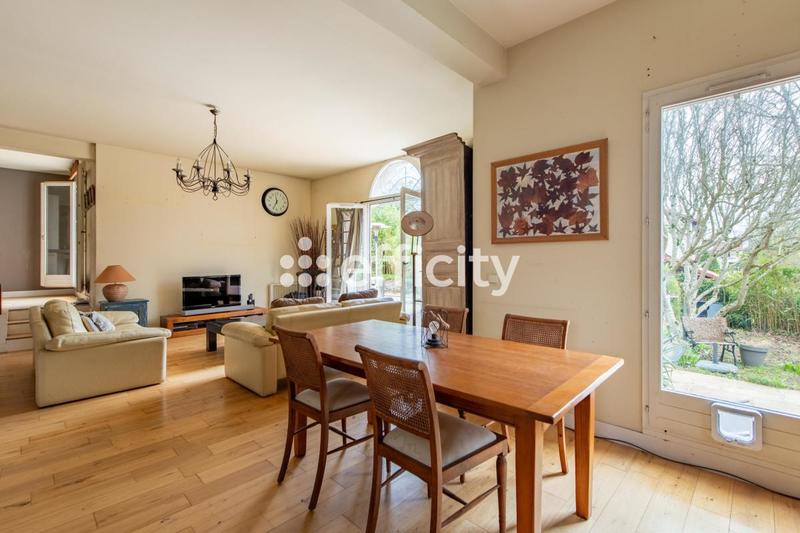 Maison - 188 m² - 7 pièces