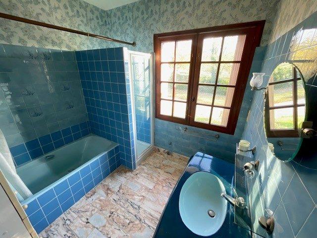 Maison traditionnelle - 185 m² - 8 pièces