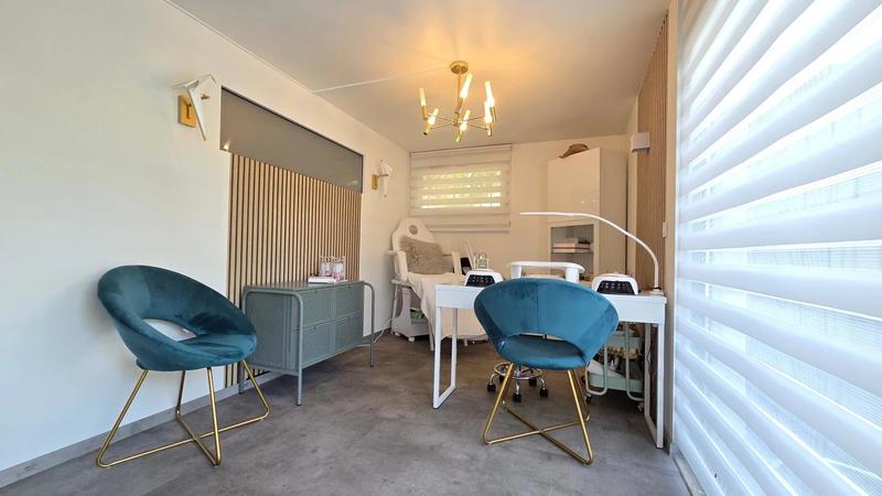 Maison - 219 m² - 7 pièces