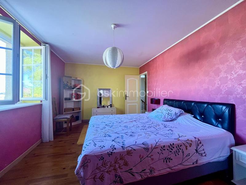 Maison - 201 m² - 7 pièces