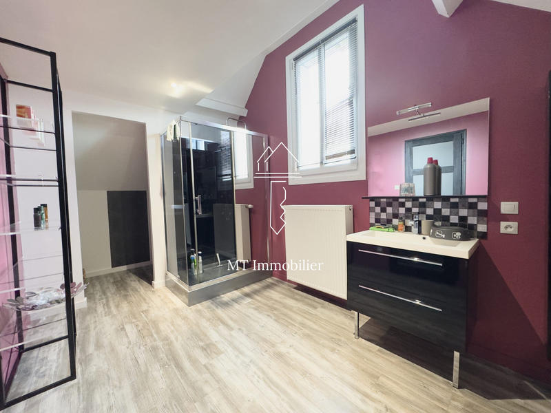 Maison - 280 m² - 9 pièces