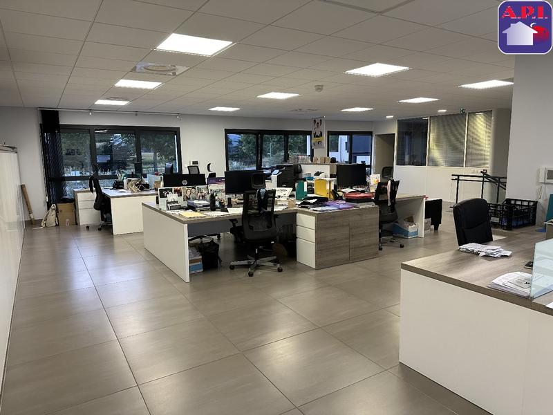Bureau - 558 m²