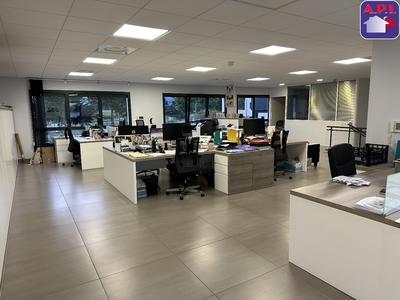 Bureau - 558 m²