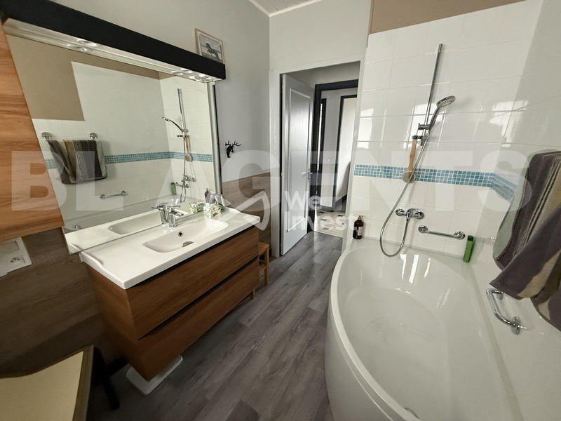 Maison traditionnelle - 85 m² - 4 pièces